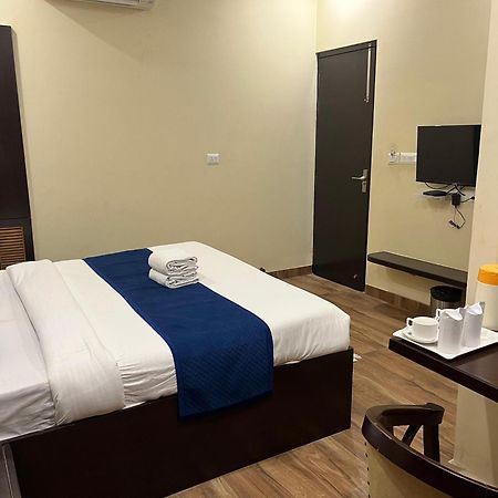 Hotel Mayur Palace Агра Екстер'єр фото