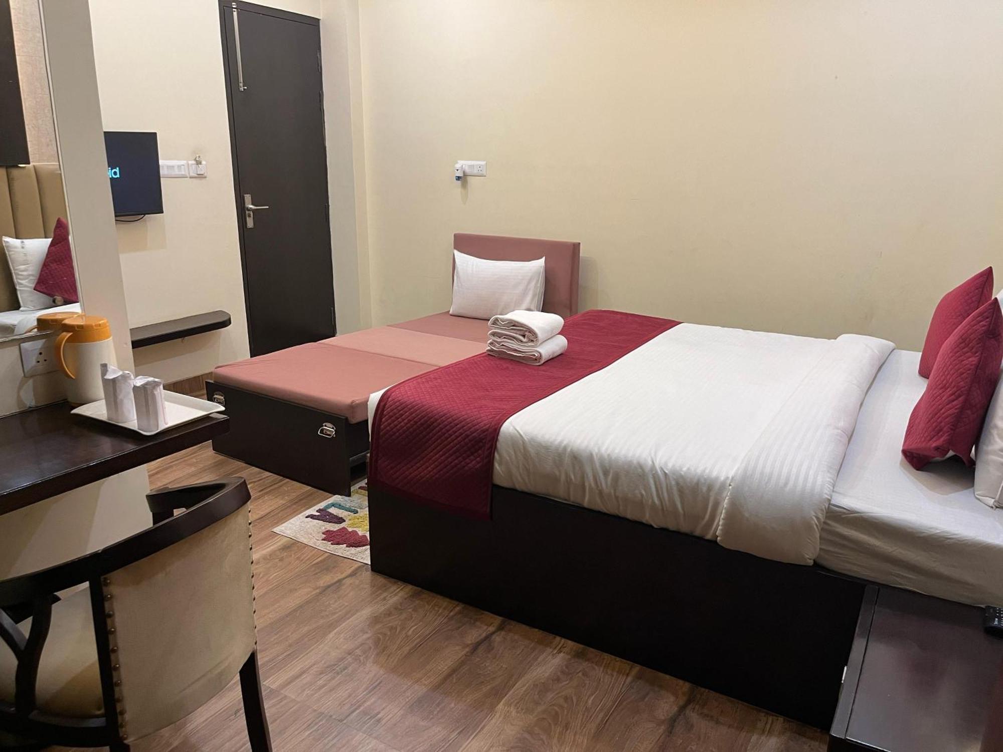 Hotel Mayur Palace Агра Екстер'єр фото