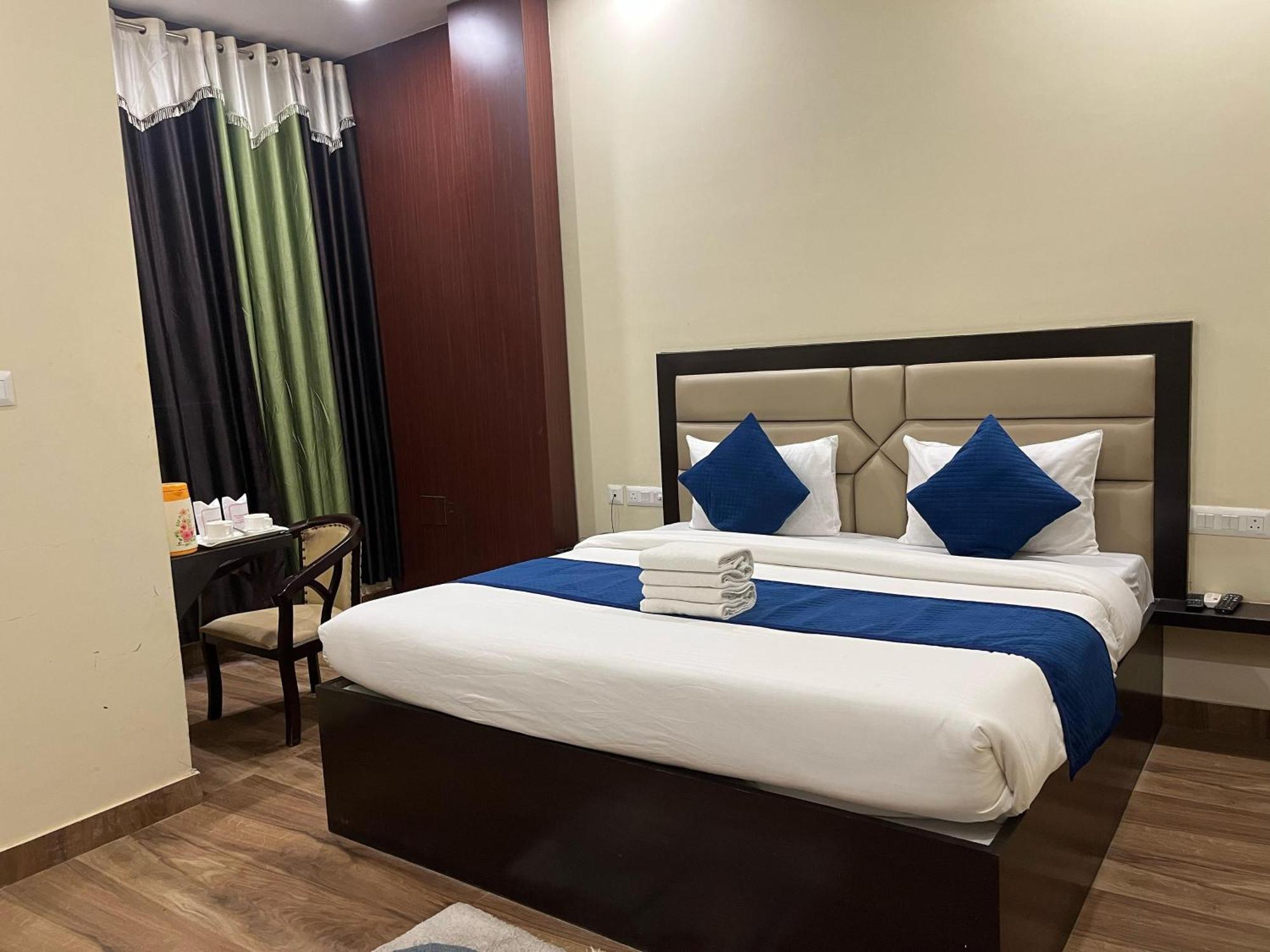 Hotel Mayur Palace Агра Екстер'єр фото